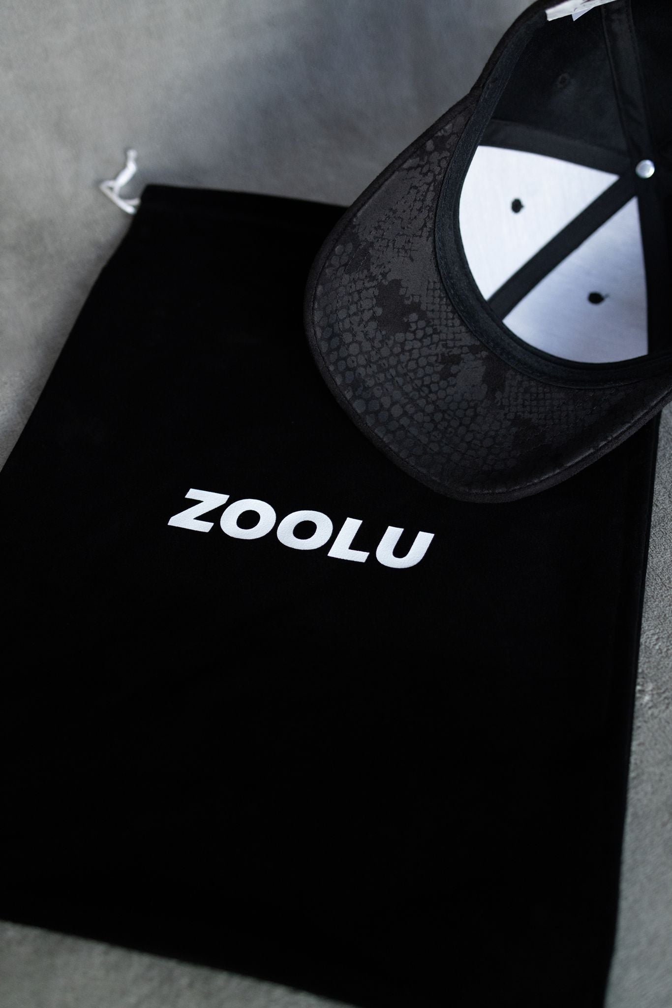 EXOTIC SUÉDE CAP | BLACK - SPEECHLEZ