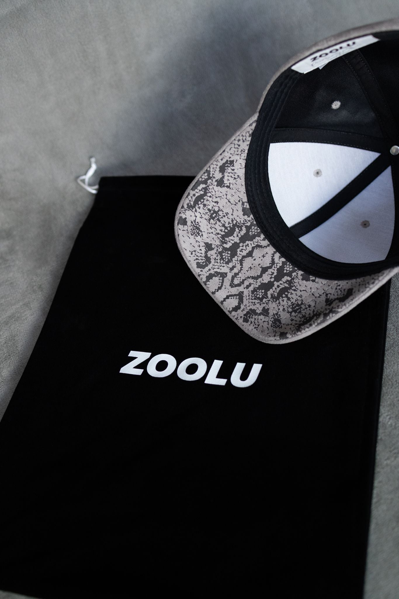 EXOTIC SUÉDE CAP | GREY - SPEECHLEZ